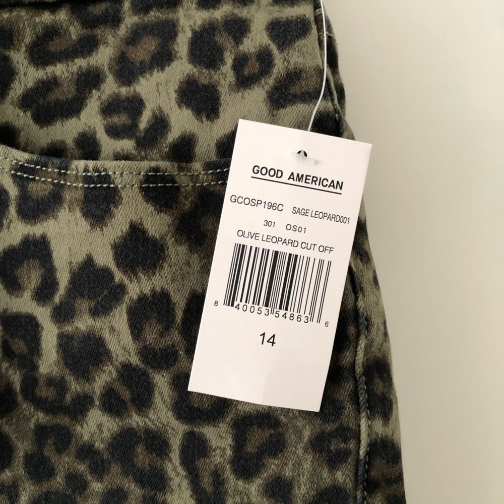 Good American Green Sage Leopard Cutoff Shorts 14 - Picture 3 of 6